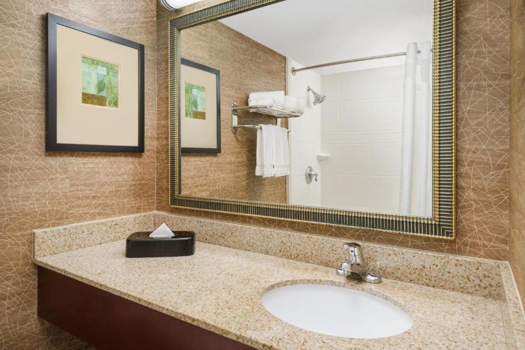 Holiday Inn Express Boston Brockton By Ihg Exterior foto